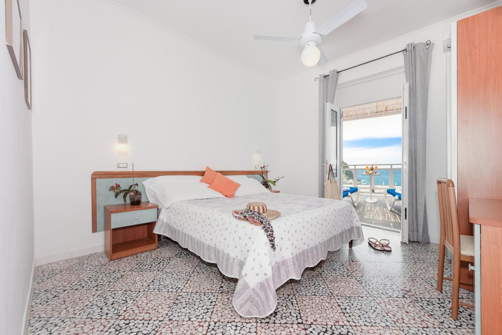 Hotel Villa Sirena Sant'Angelo  المظهر الخارجي الصورة